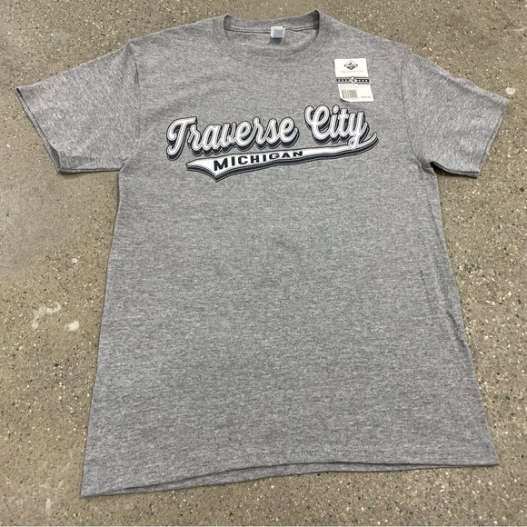 NWT Michigan Great Lakes Traverse City soft T-shirt size Small - Picture 2 of 8